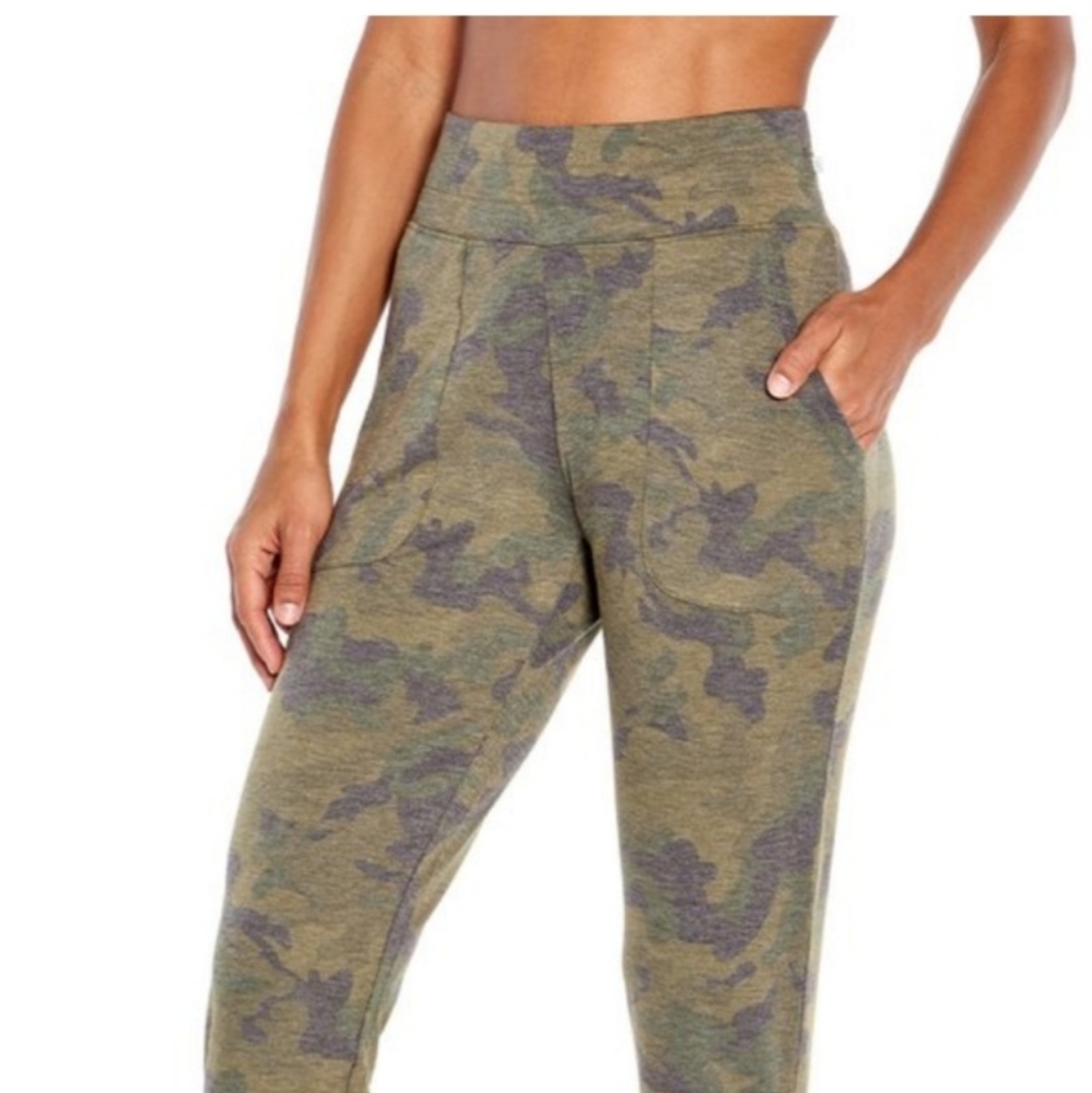Cory Camo Joggers by Marika NWT Sz L